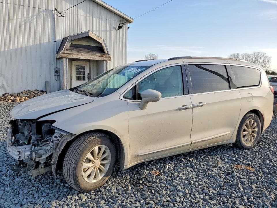 2017 CHRYSLER PACIFICA TOURING L - 1