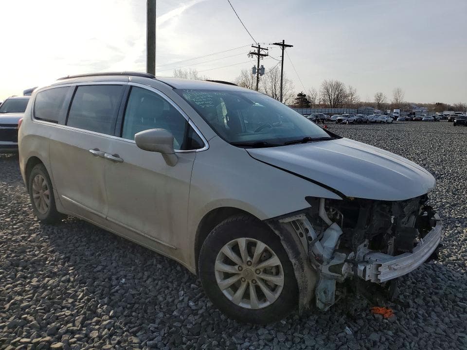 2017 CHRYSLER PACIFICA TOURING L 4