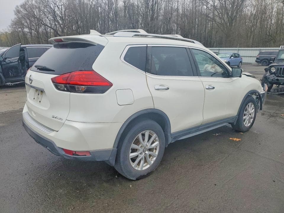 2017 NISSAN ROGUE SV 3