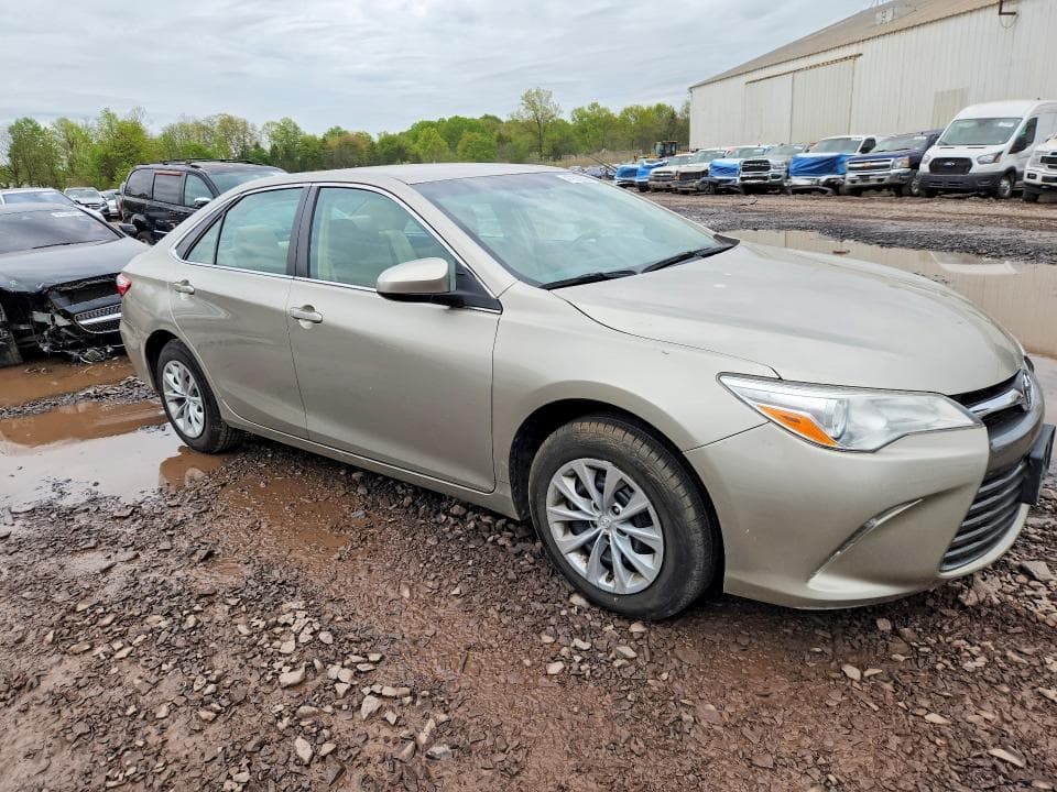 2017 TOYOTA CAMRY LE 4