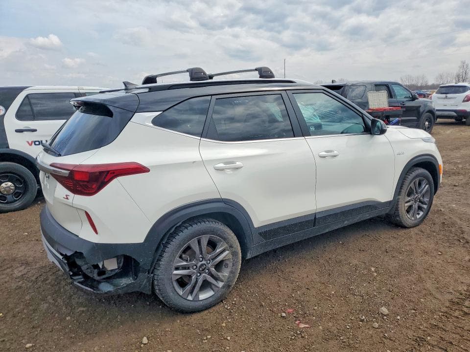 2021 KIA SELTOS S S 3