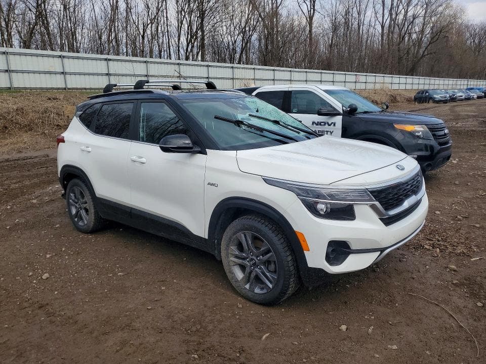2021 KIA SELTOS S S 4