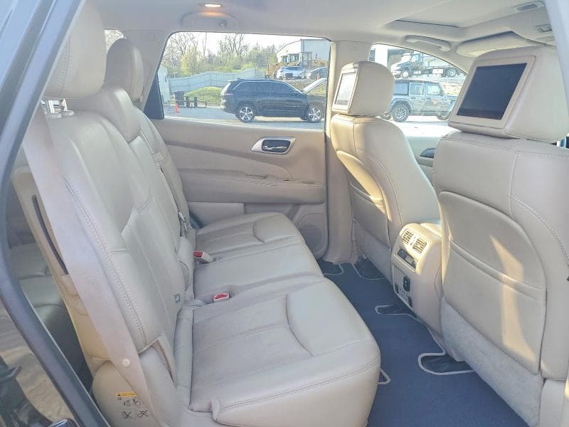 2017 NISSAN PATHFINDER PLATINUM 10