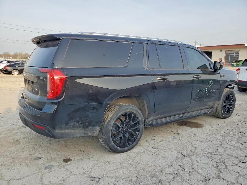 2023 GMC YUKON XL K1500 SLE 3
