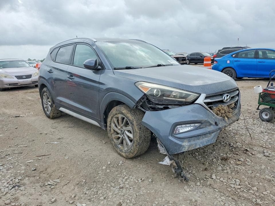 2017 HYUNDAI TUCSON SE 4