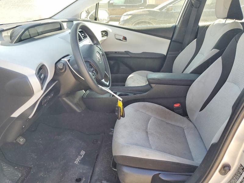 2021 TOYOTA PRIUS LE 7