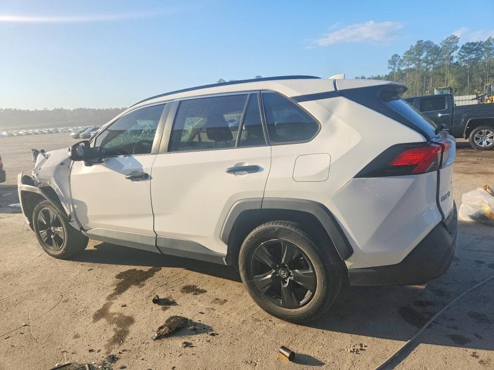 2021 TOYOTA RAV4 XLE 2