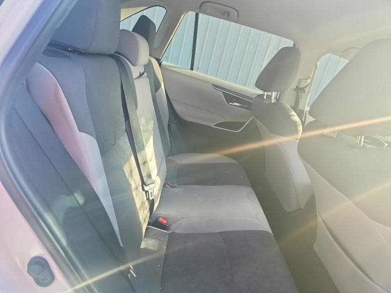 2021 TOYOTA RAV4 XLE 11