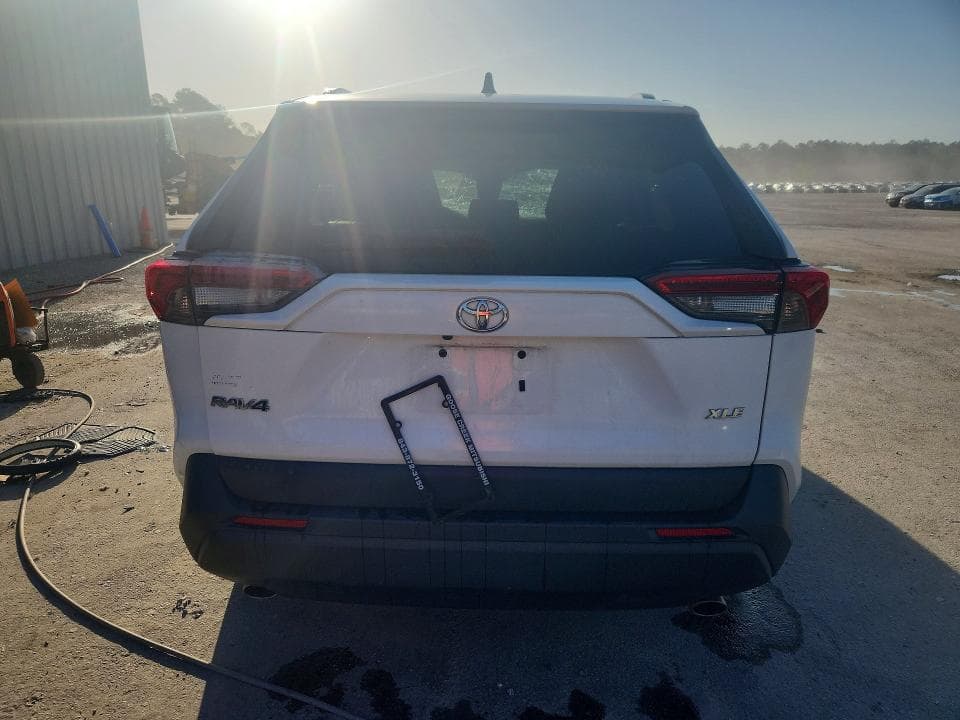 2021 TOYOTA RAV4 XLE 6