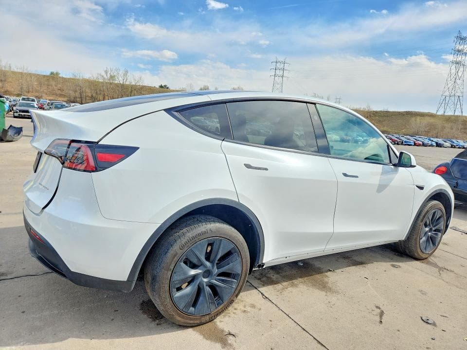 2024 TESLA MODEL Y 4