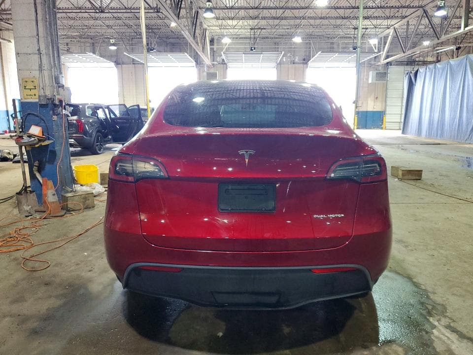2024 TESLA MODEL Y 6