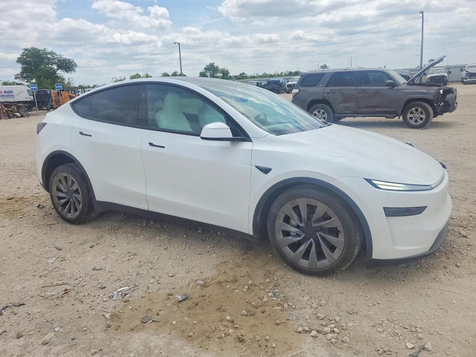 2026 TESLA MODEL Y 4