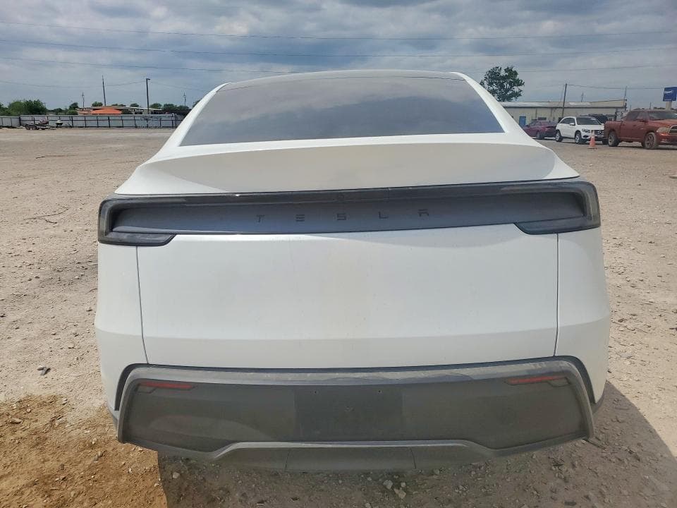2026 TESLA MODEL Y 6