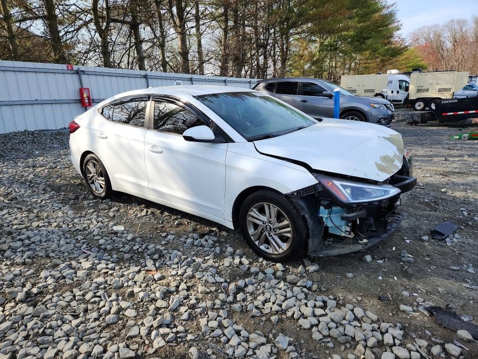 2019 HYUNDAI ELANTRA SEL 4