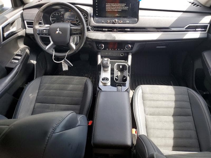 2025 MITSUBISHI OUTLANDER SE 8