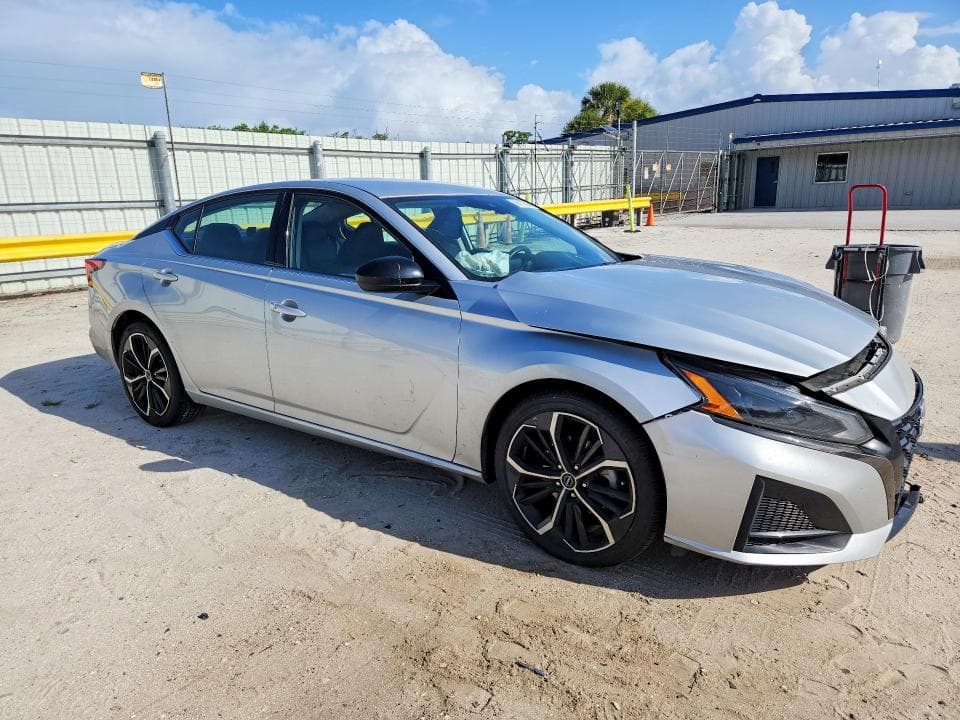 2023 NISSAN ALTIMA 2.5 SR 4