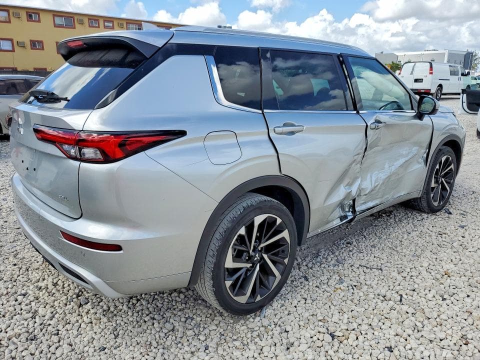 2023 MITSUBISHI OUTLANDER SEL 3