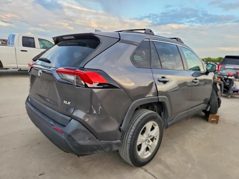 2021 TOYOTA RAV4 XLE XLE 3