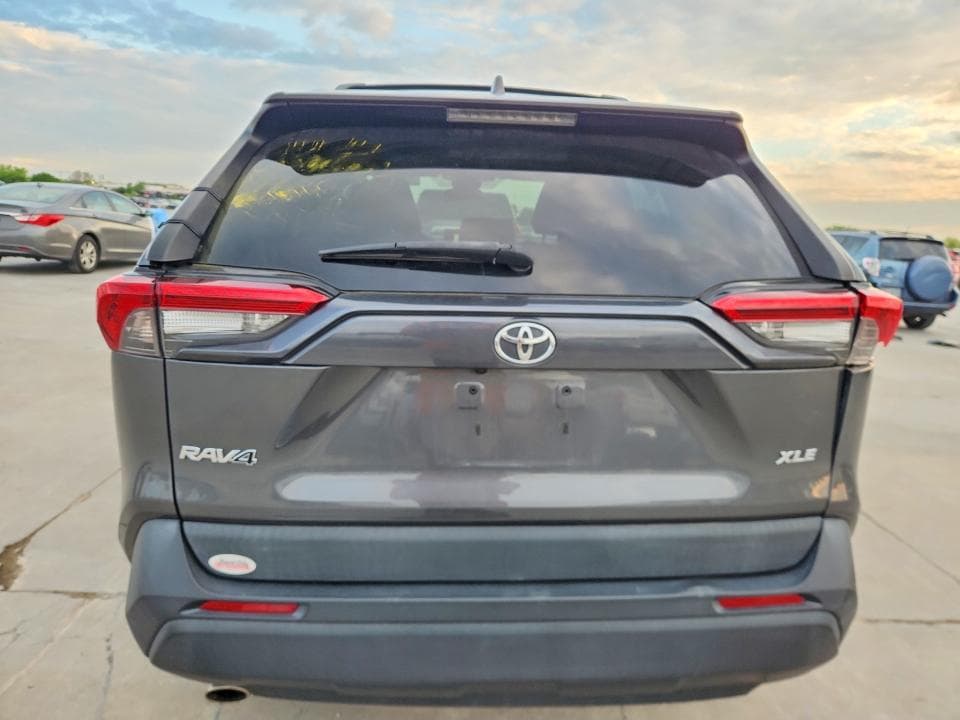 2021 TOYOTA RAV4 XLE XLE 6