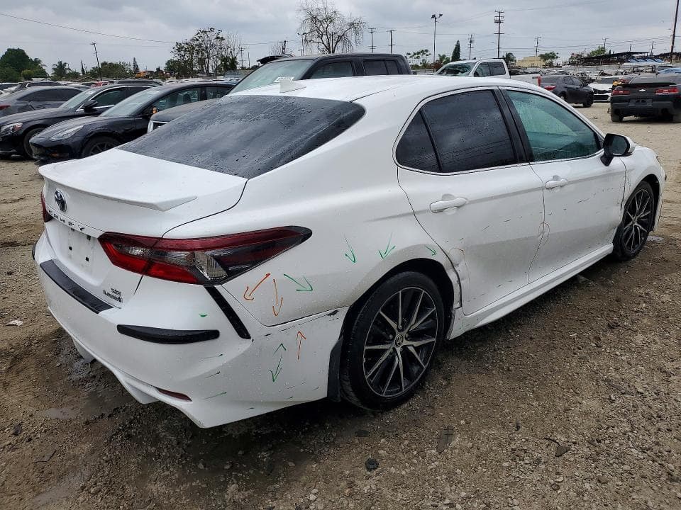 2022 TOYOTA CAMRY HYBRID SE 3
