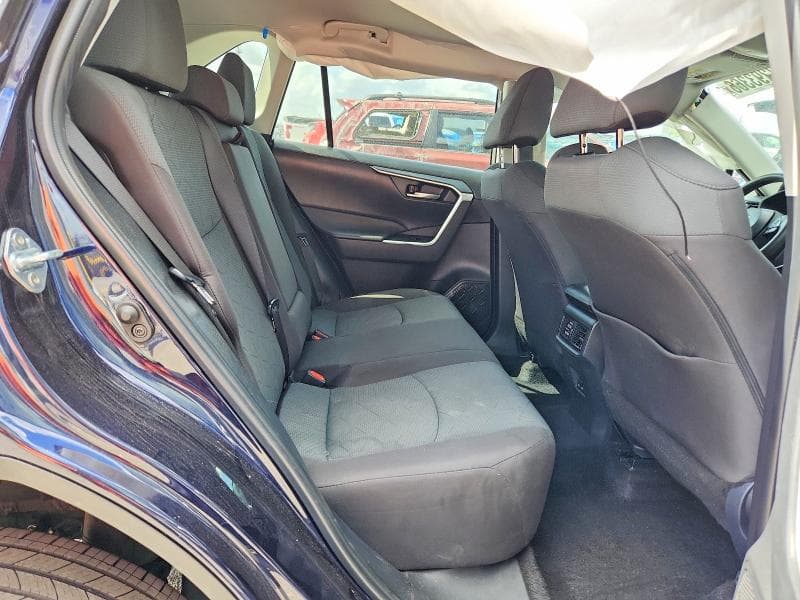 2025 TOYOTA RAV4 XLE 11