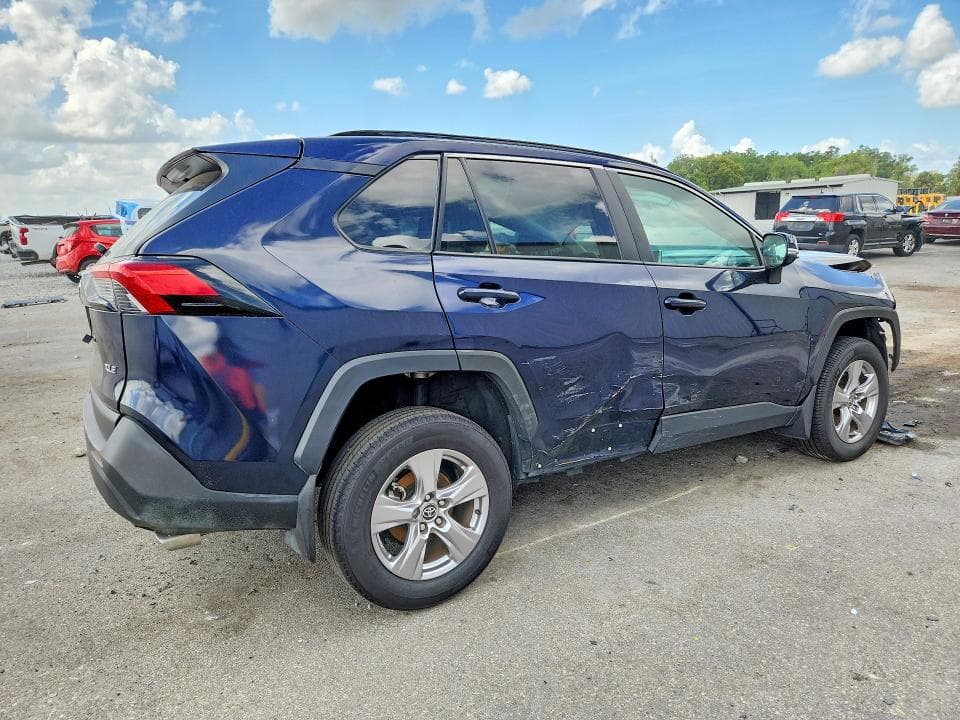 2025 TOYOTA RAV4 XLE 3