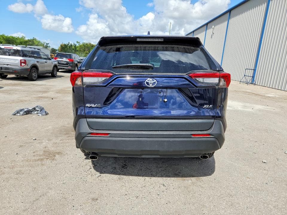 2025 TOYOTA RAV4 XLE 6
