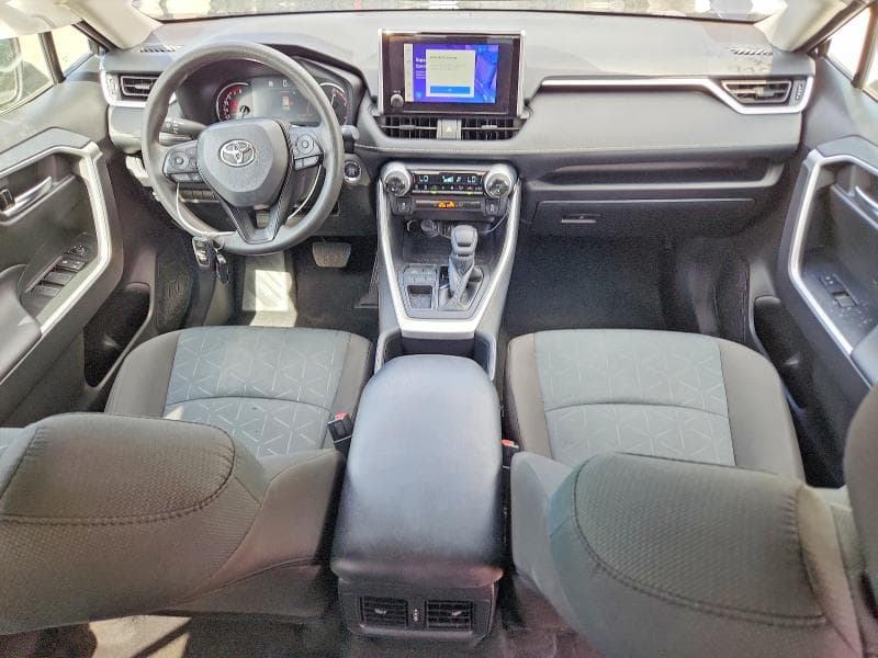 2025 TOYOTA RAV4 XLE 8