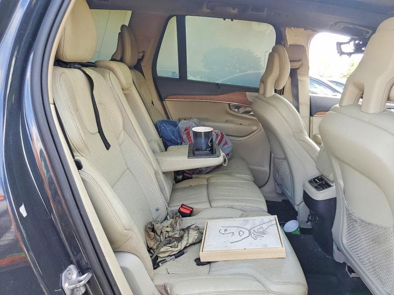 2016 VOLVO XC90 T6 11