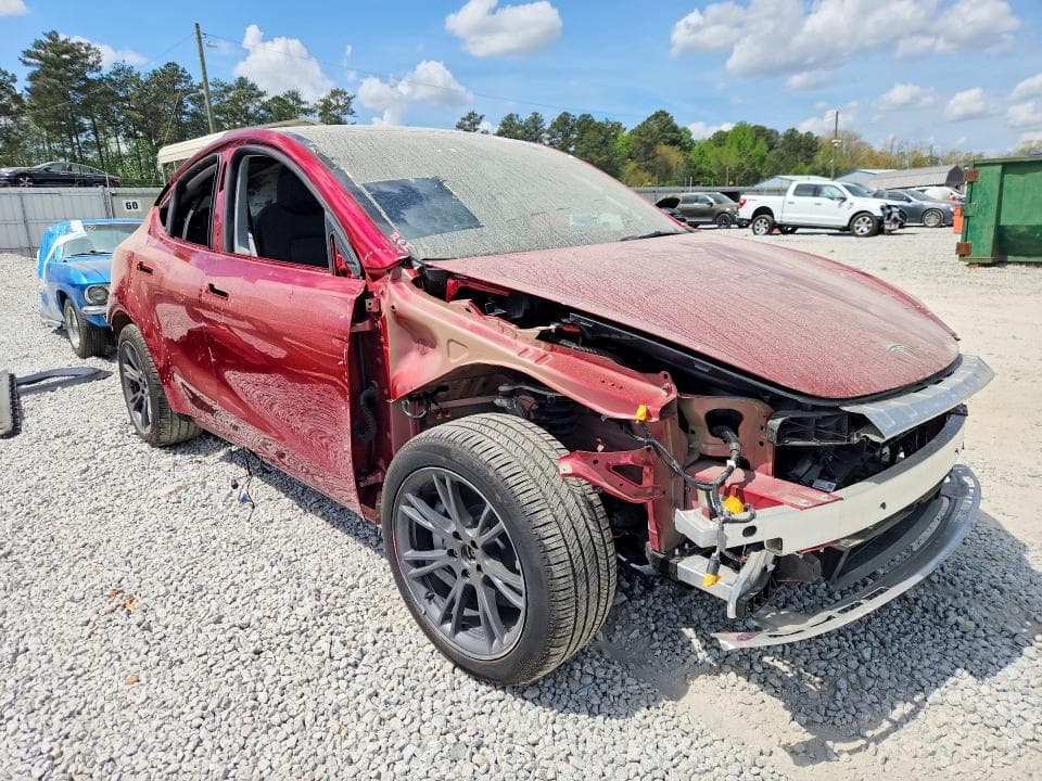 2025 TESLA MODEL Y 4