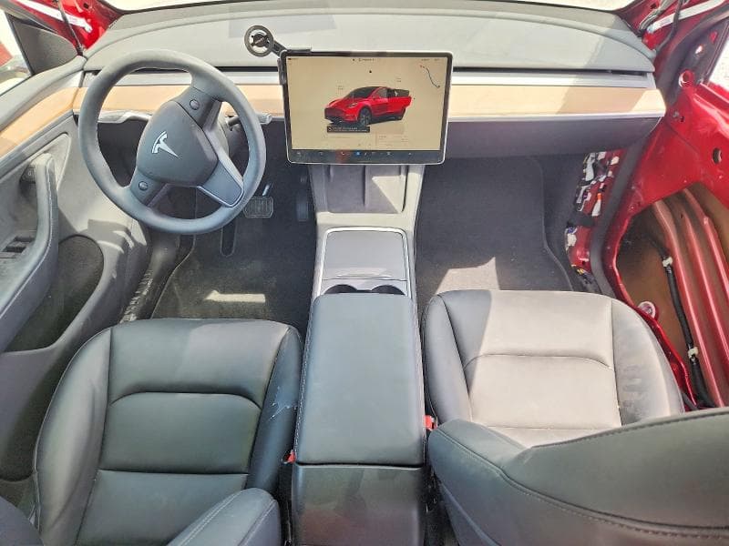 2025 TESLA MODEL Y 8