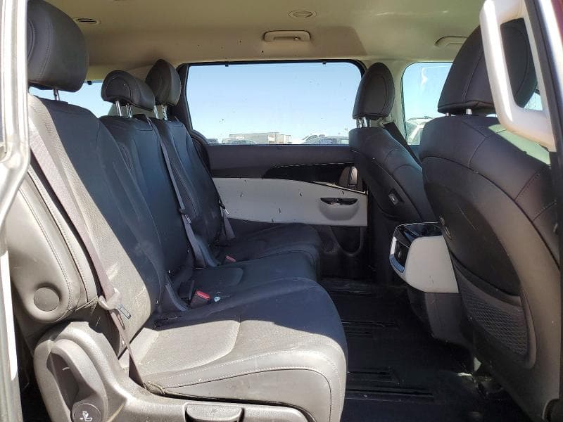 2022 KIA CARNIVAL EX 11