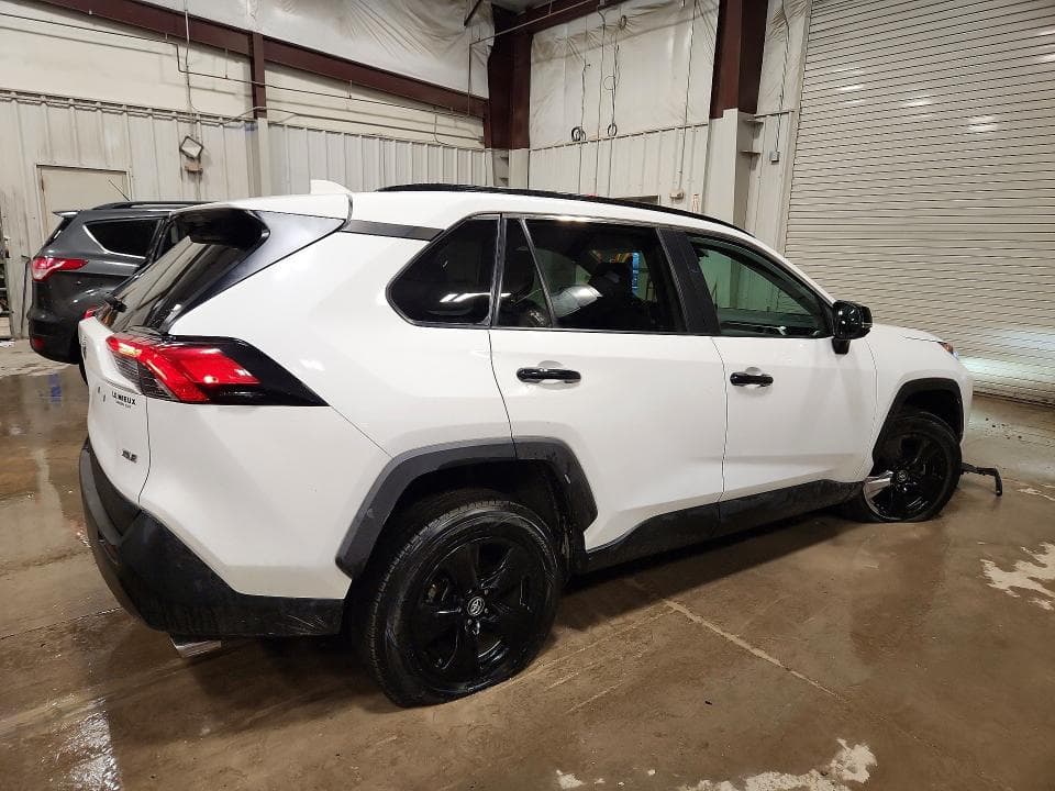 2020 TOYOTA RAV4 XLE 3