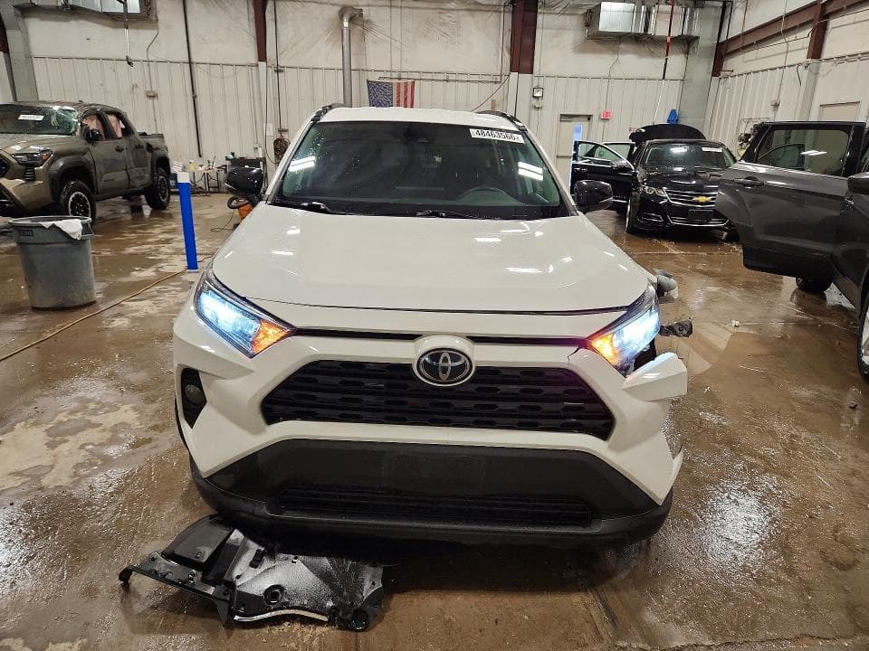 2020 TOYOTA RAV4 XLE 5