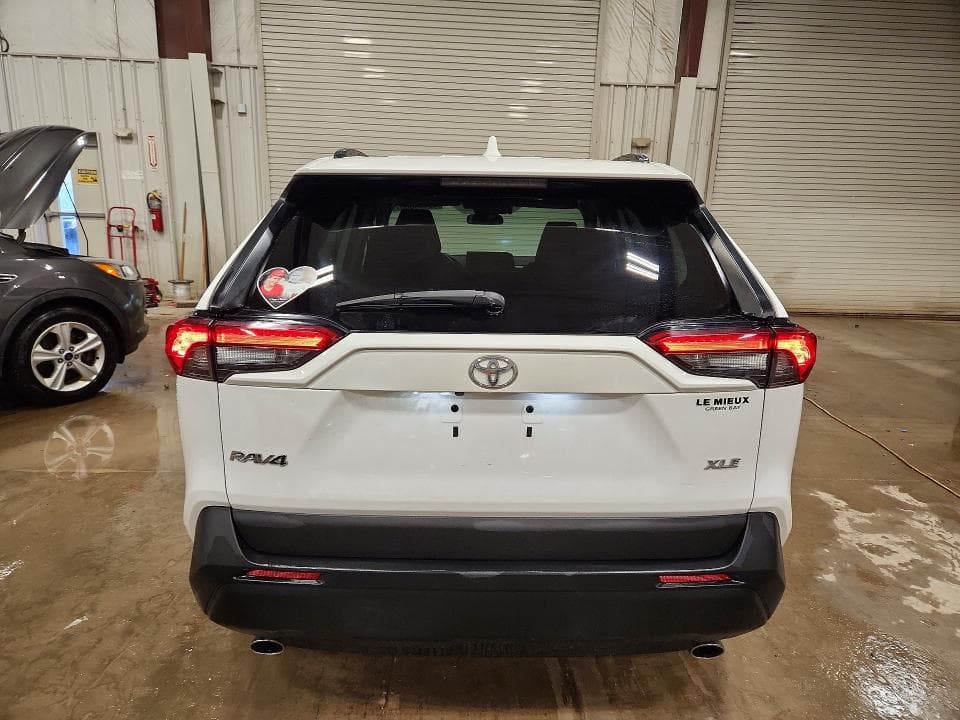 2020 TOYOTA RAV4 XLE 6