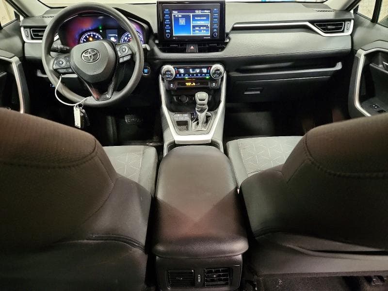 2020 TOYOTA RAV4 XLE 8