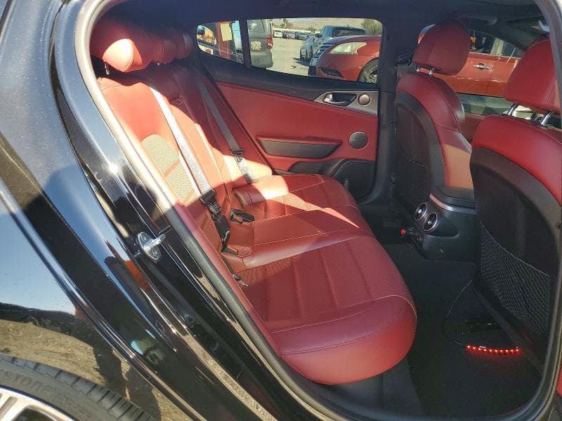 2018 KIA STINGER GT2 10