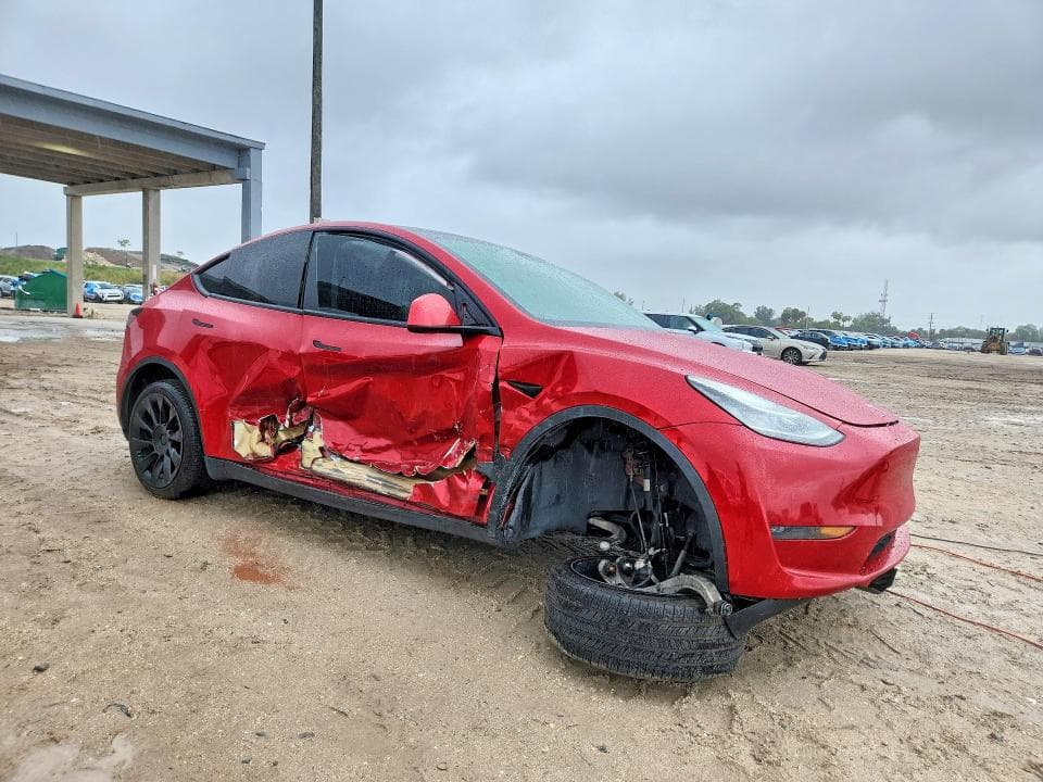 2023 TESLA MODEL Y 4