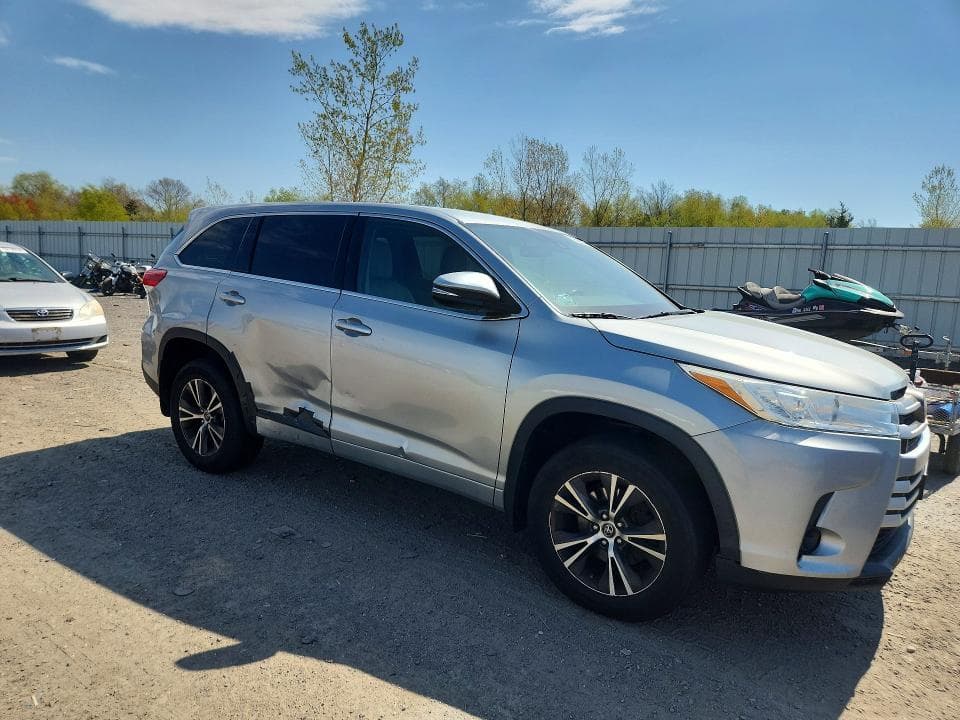 2017 TOYOTA HIGHLANDER LE LE 4