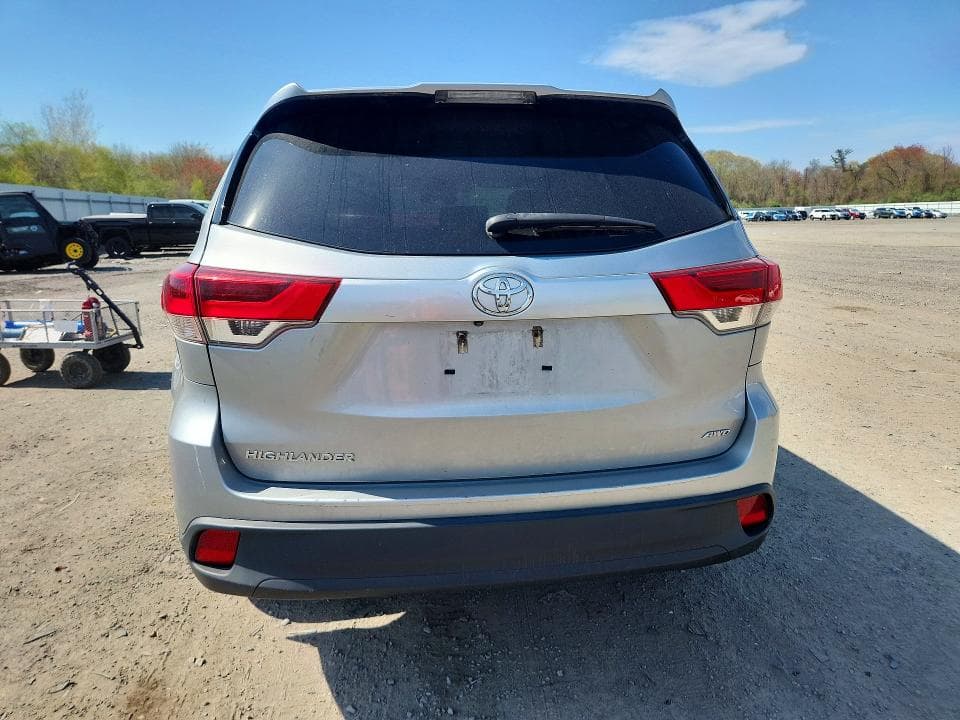 2017 TOYOTA HIGHLANDER LE LE 6
