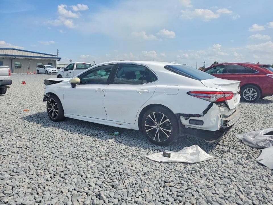 2019 TOYOTA CAMRY SE 2