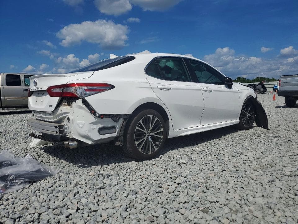 2019 TOYOTA CAMRY SE 3