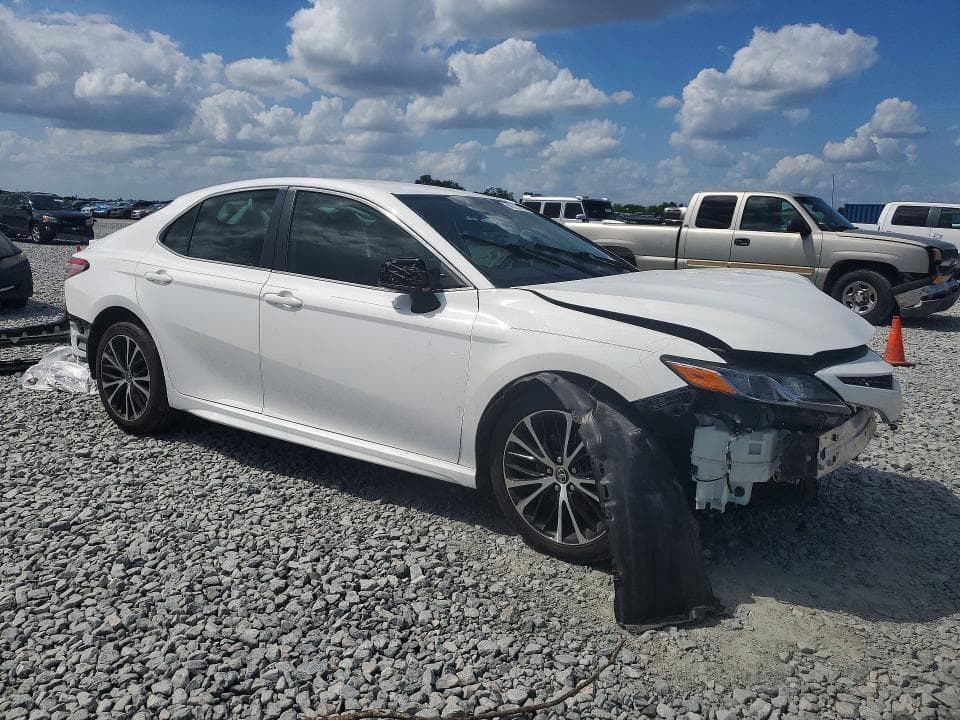 2019 TOYOTA CAMRY SE 4
