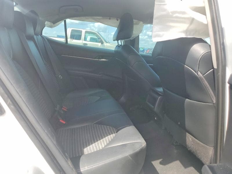 2019 TOYOTA CAMRY SE 10
