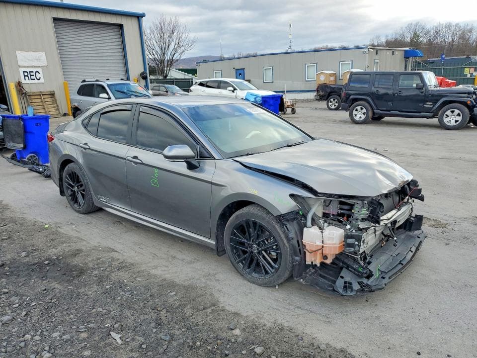2025 TOYOTA CAMRY SE 4