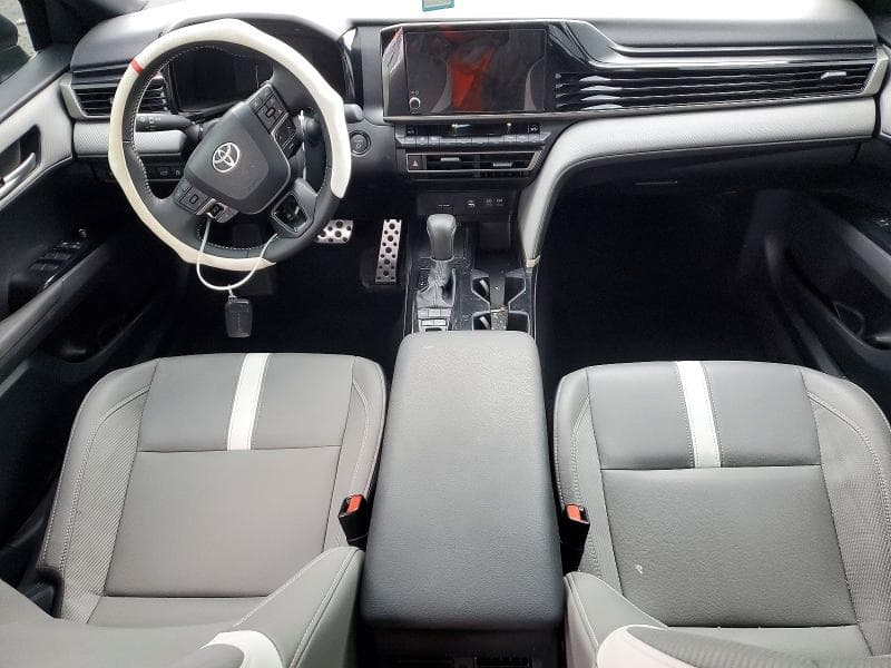 2025 TOYOTA CAMRY SE 8