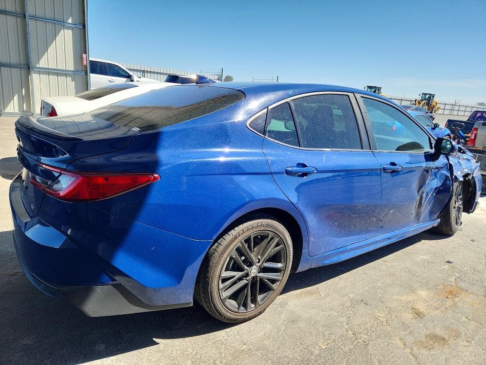 2025 TOYOTA CAMRY SE 3
