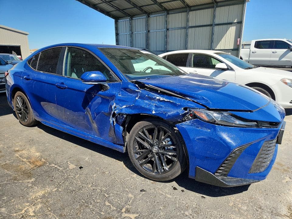 2025 TOYOTA CAMRY SE 4