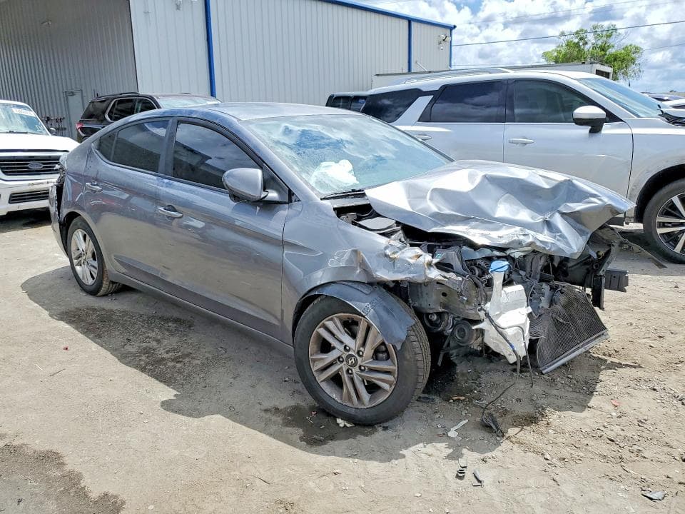 2019 HYUNDAI ELANTRA SEL 4