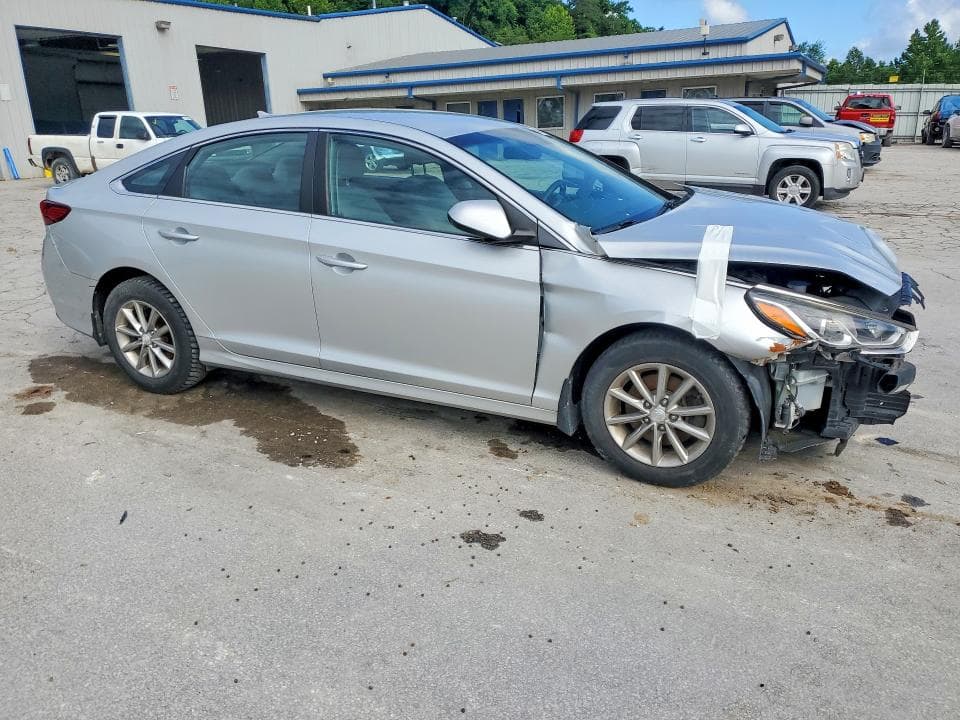 2019 HYUNDAI SONATA SE 4